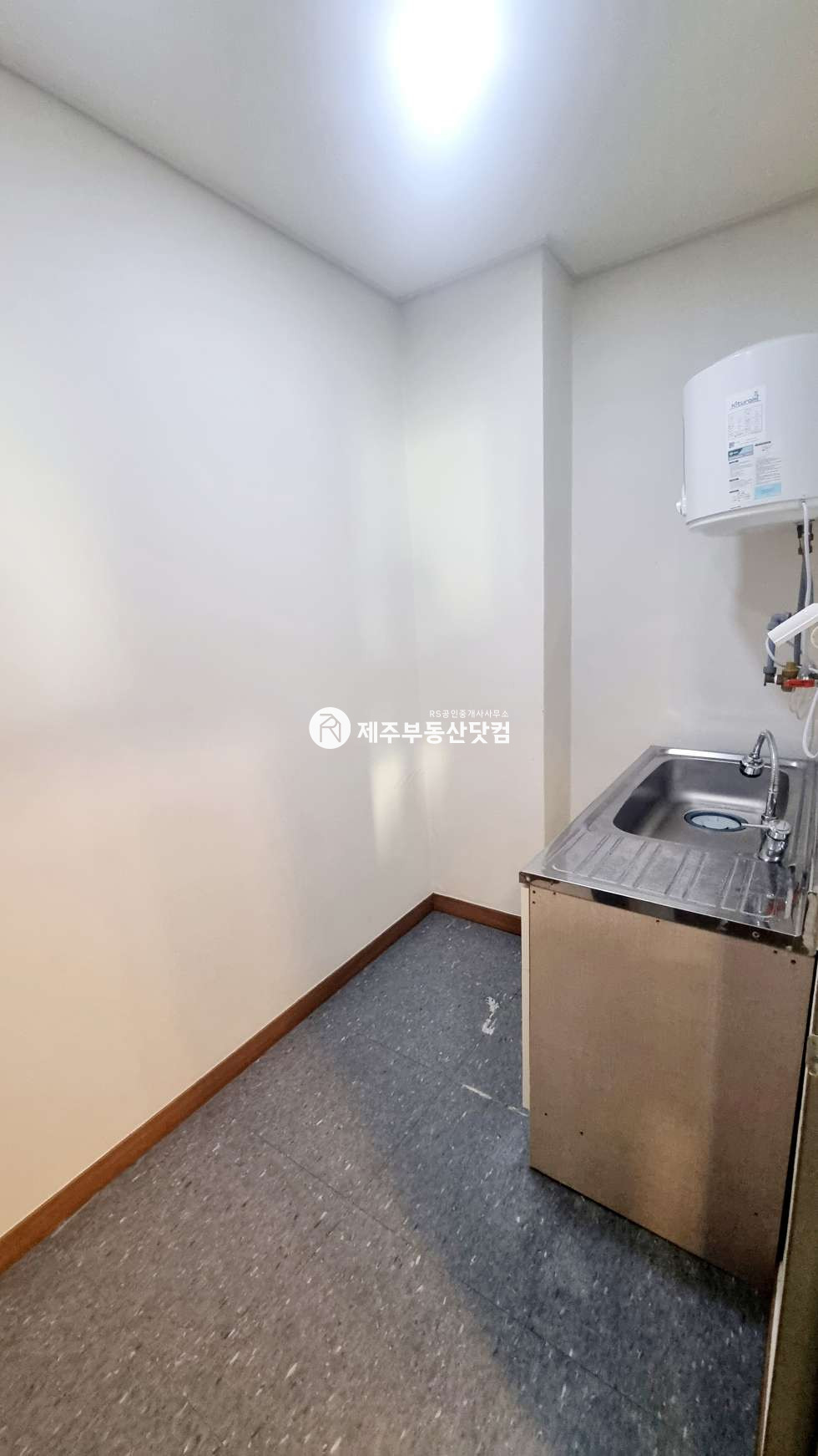 제주 제주시 외도일동 외도일동/1.2층 상가/바닥/조명/가벽/냉난방기/포함 상가임대(주차최상) 연세 매물번호 11309 사진 6