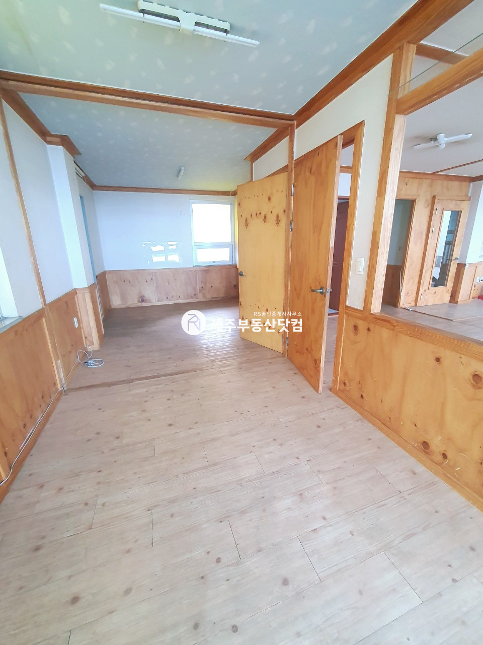 제주 제주시 노형동 노형동/월랑초인근/일주서로 대로변/2층상가/무권리 연세 매물번호 12569 사진 2