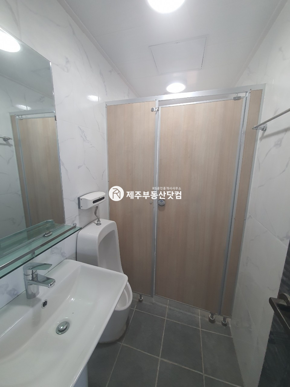 제주 제주시 한림읍 한림읍/동명리/동면사거리 도로변/2층/넓은평수/무권리 연세 매물번호 12389 사진 3