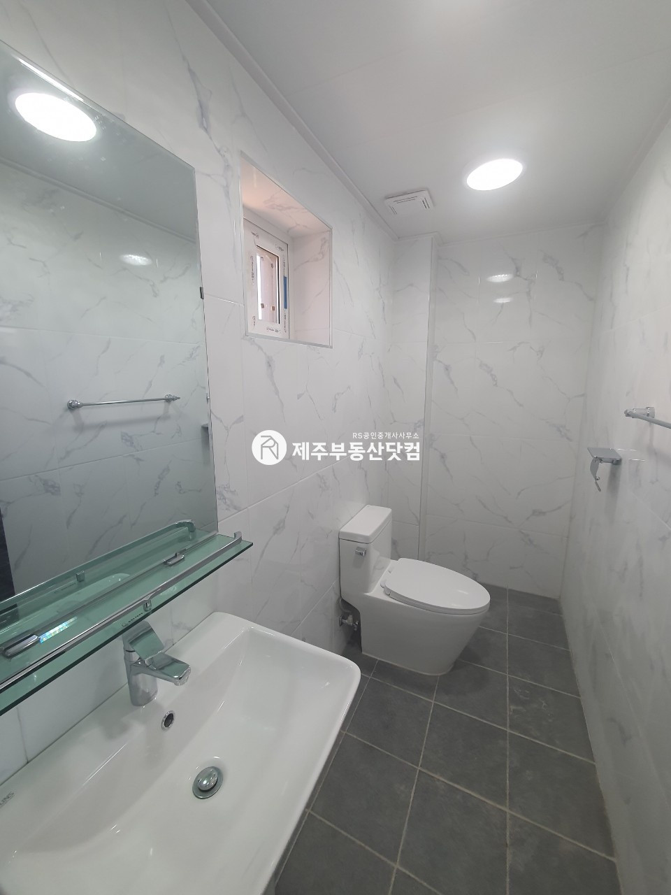 제주 제주시 한림읍 한림읍/동명리/동면사거리 도로변/2층/넓은평수/무권리 연세 매물번호 12389 사진 2