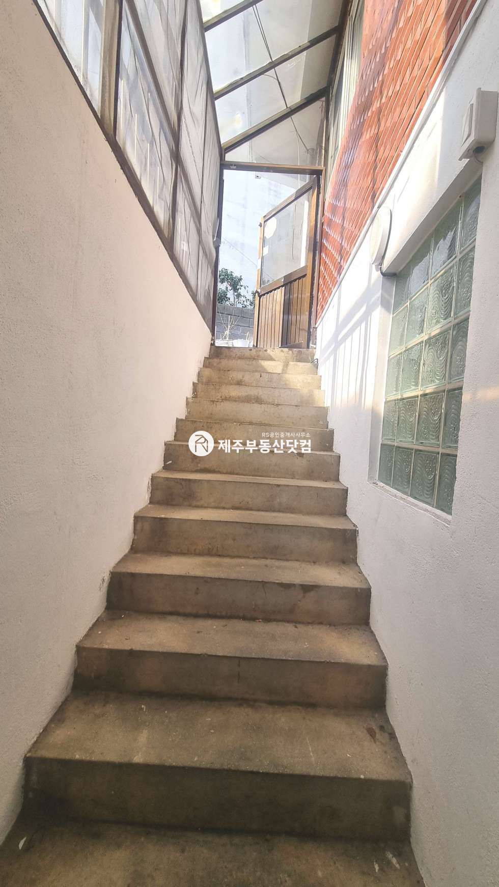 제주 제주시 노형동 [노형동] #노형초부근 #지하층 상가 #무권리 #소매점,사무실 #임대 연세 매물번호 12804 사진 3