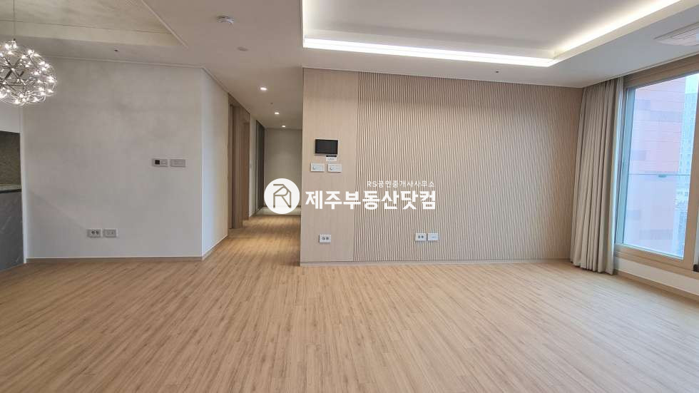 제주 제주시 연동 [연동] #급매, 최저가 #e편한세상연동센트럴파크 1단지 #남서향 #방4화2 매매 매물번호 12798 사진 2