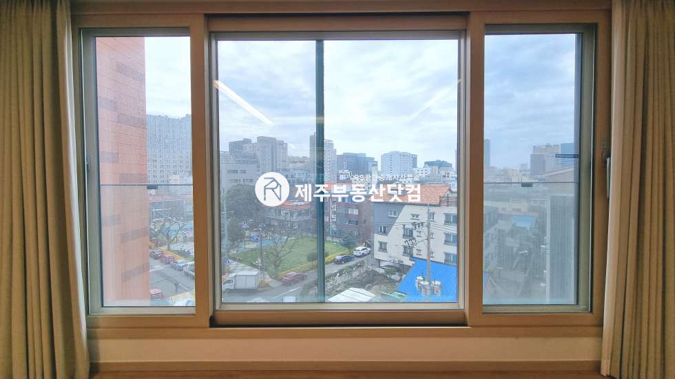 제주 제주시 연동 [연동] #급매, 최저가 #e편한세상연동센트럴파크 1단지 #남서향 #방4화2 매매 매물번호 12798 사진 3