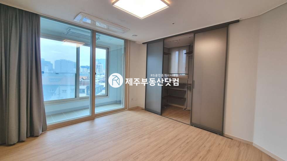 제주 제주시 연동 [연동] #급매, 최저가 #e편한세상연동센트럴파크 1단지 #남서향 #방4화2 매매 매물번호 12798 사진 9