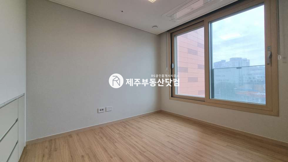 제주 제주시 연동 [연동] #급매, 최저가 #e편한세상연동센트럴파크 1단지 #남서향 #방4화2 매매 매물번호 12798 사진 10