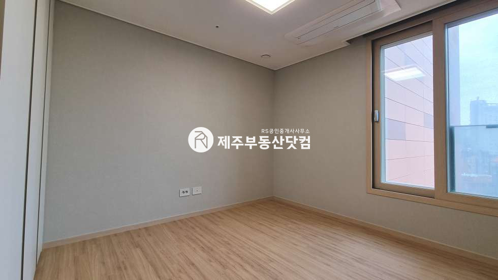 제주 제주시 연동 [연동] #급매, 최저가 #e편한세상연동센트럴파크 1단지 #남서향 #방4화2 매매 매물번호 12798 사진 11