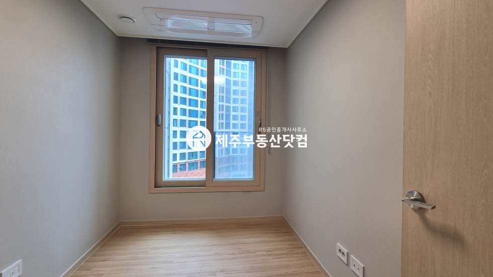 제주 제주시 연동 [연동] #급매, 최저가 #e편한세상연동센트럴파크 1단지 #남서향 #방4화2 매매 매물번호 12798 사진 12