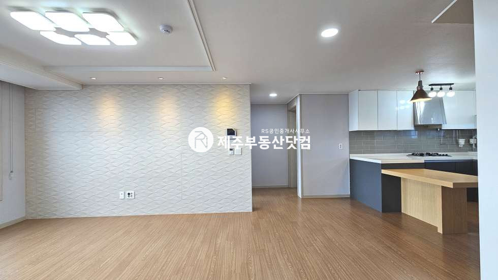 제주 제주시 구좌읍 김녕리 [구좌읍 김녕리] 센트럴시티에덴 #방3화2 #바다뷰 #연세 연세 매물번호 12832 사진 2