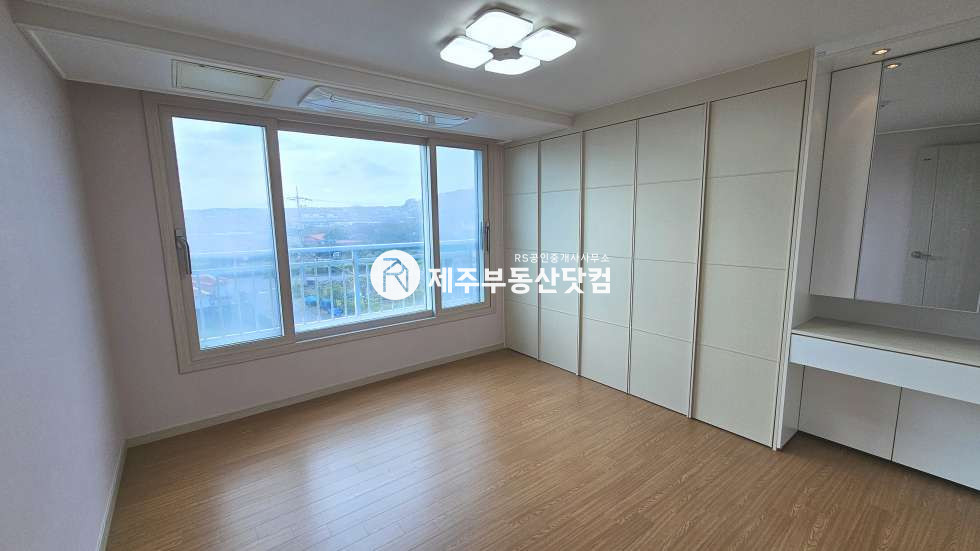 제주 제주시 구좌읍 김녕리 [구좌읍 김녕리] 센트럴시티에덴 #방3화2 #바다뷰 #연세 연세 매물번호 12832 사진 5