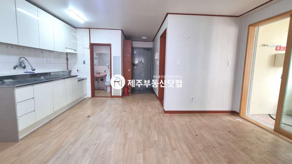 제주 제주시 삼도이동 199-12 (남문빌라) 남문빌라동 [삼도이동] 남문빌라 #반려동물 가능 #3층 투룸 #무옵션 #연세 연세 매물번호 12842 사진 1