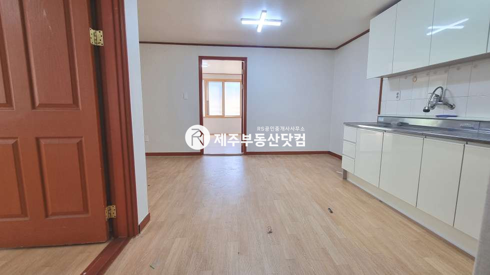 제주 제주시 삼도이동 199-12 (남문빌라) 남문빌라동 [삼도이동] 남문빌라 #반려동물 가능 #3층 투룸 #무옵션 #연세 연세 매물번호 12842 사진 2