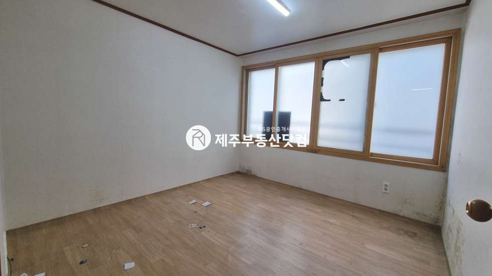 제주 제주시 삼도이동 199-12 (남문빌라) 남문빌라동 [삼도이동] 남문빌라 #반려동물 가능 #3층 투룸 #무옵션 #연세 연세 매물번호 12842 사진 6