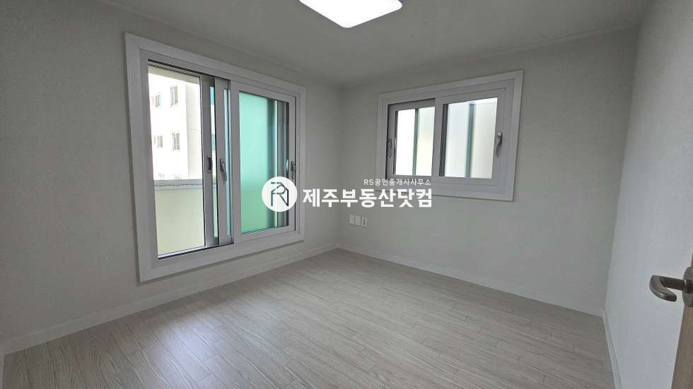 제주 제주시 용담삼동 [용담삼동] 리모델링 첫입주 #방3화1 #깔끔한 인테리어 #연세 연세 매물번호 12864 사진 7