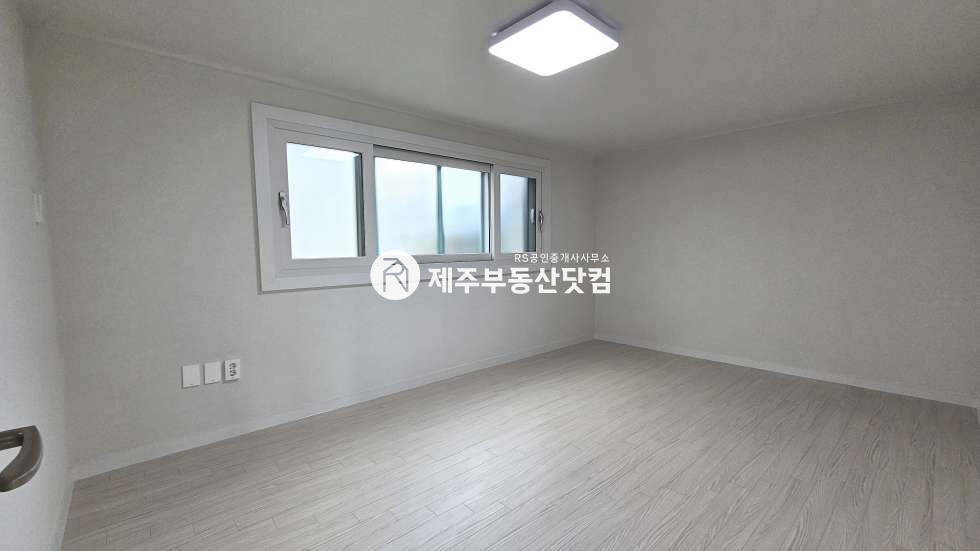 제주 제주시 용담삼동 [용담삼동] 리모델링 첫입주 #방3화1 #깔끔한 인테리어 #연세 연세 매물번호 12864 사진 8