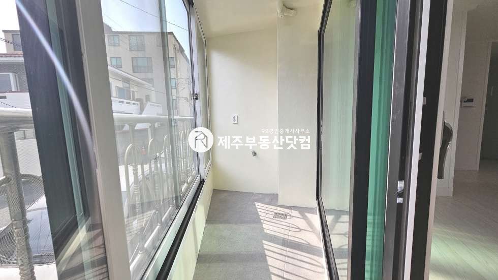 제주 제주시 용담삼동 [용담삼동] 리모델링 첫입주 #방3화1 #깔끔한 인테리어 #연세 연세 매물번호 12864 사진 12