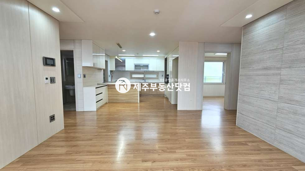 제주 제주시 아라이동 [아라이동] 아라휴안1차 #깔끔한 인테리어 #방3화2 #연세 연세 매물번호 12946 사진 4
