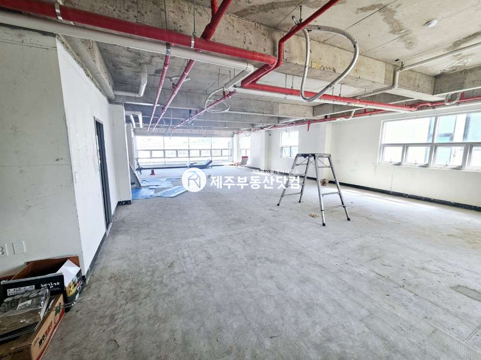 제주 제주시 노형동 [노형동] 본죽사거리 도로변/전면노출최상/3층/엘베0/무권리 연세 매물번호 13002 사진 2