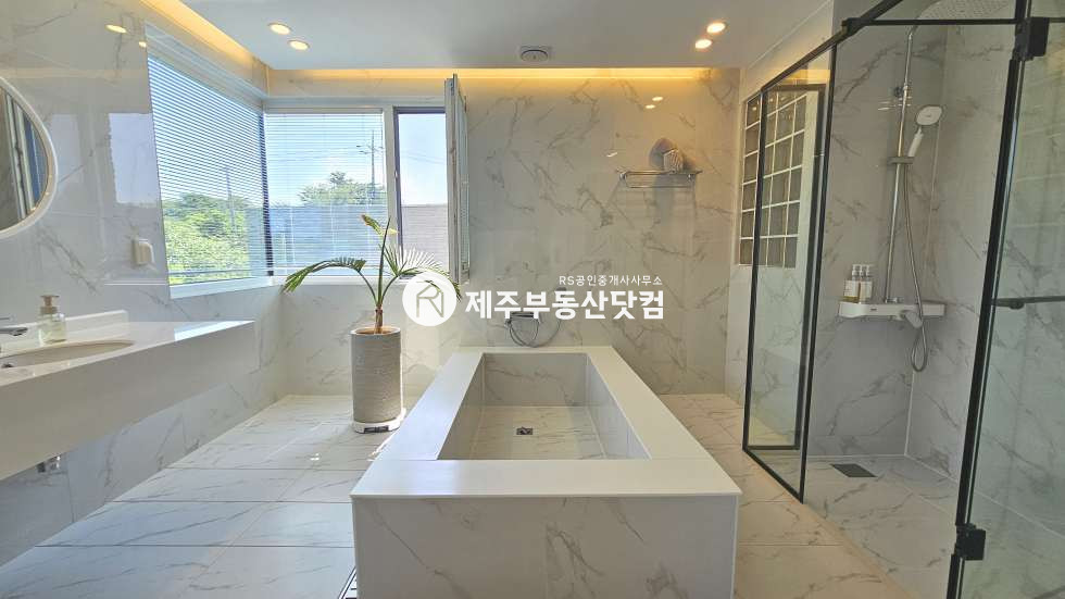 제주 제주시 조천읍 선흘리 [조천읍 선흘리] 선교로 #농어촌민박(펜션) #2개동 #급매 매매 매물번호 13003 사진 4