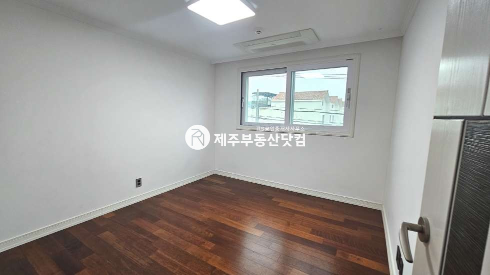 제주 제주시 조천읍 선흘리 [조천읍 선흘리] 선흘리교차로 부근 #1,2층 단독주택 통임대 #대가족 #농어촌민박 연세 매물번호 13062 사진 11