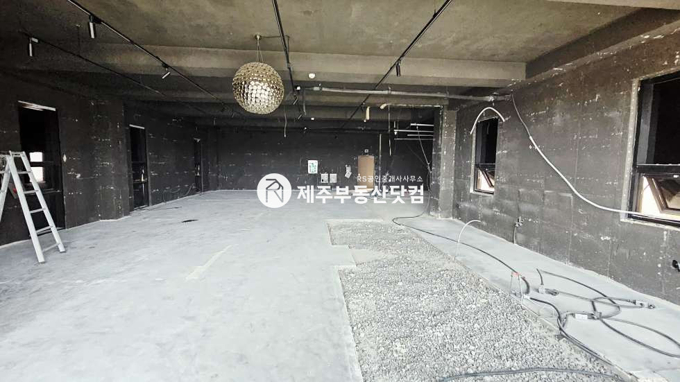 제주 제주시 이호일동 [이호일동]이호테우 말등대인근/1층/식당가능/넓은평수/무권리 연세 매물번호 12943 사진 3