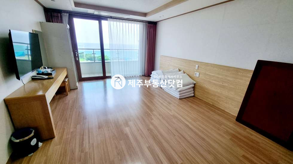 제주 제주시 이호일동 오션뷰/컨디션 좋은 /이호테우해변인근/펜션 매매 /객실33개/넓은대지 매매 매물번호 10141 사진 2