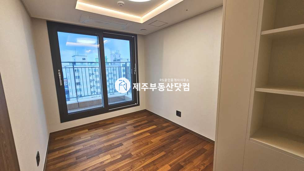 제주 제주시 연동 [연동] 트리플시티 #급매 #103동 로얄층 #남서향 #방3화2 #풀옵션 매매 매물번호 13140 사진 8