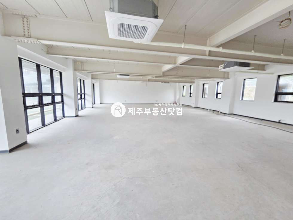 제주 제주시 애월읍 곽지리 [애월읍/곽지리] 일주서로 대로변/1,2층/음식점가능/평수다양/무권리 연세 매물번호 13237 사진 3