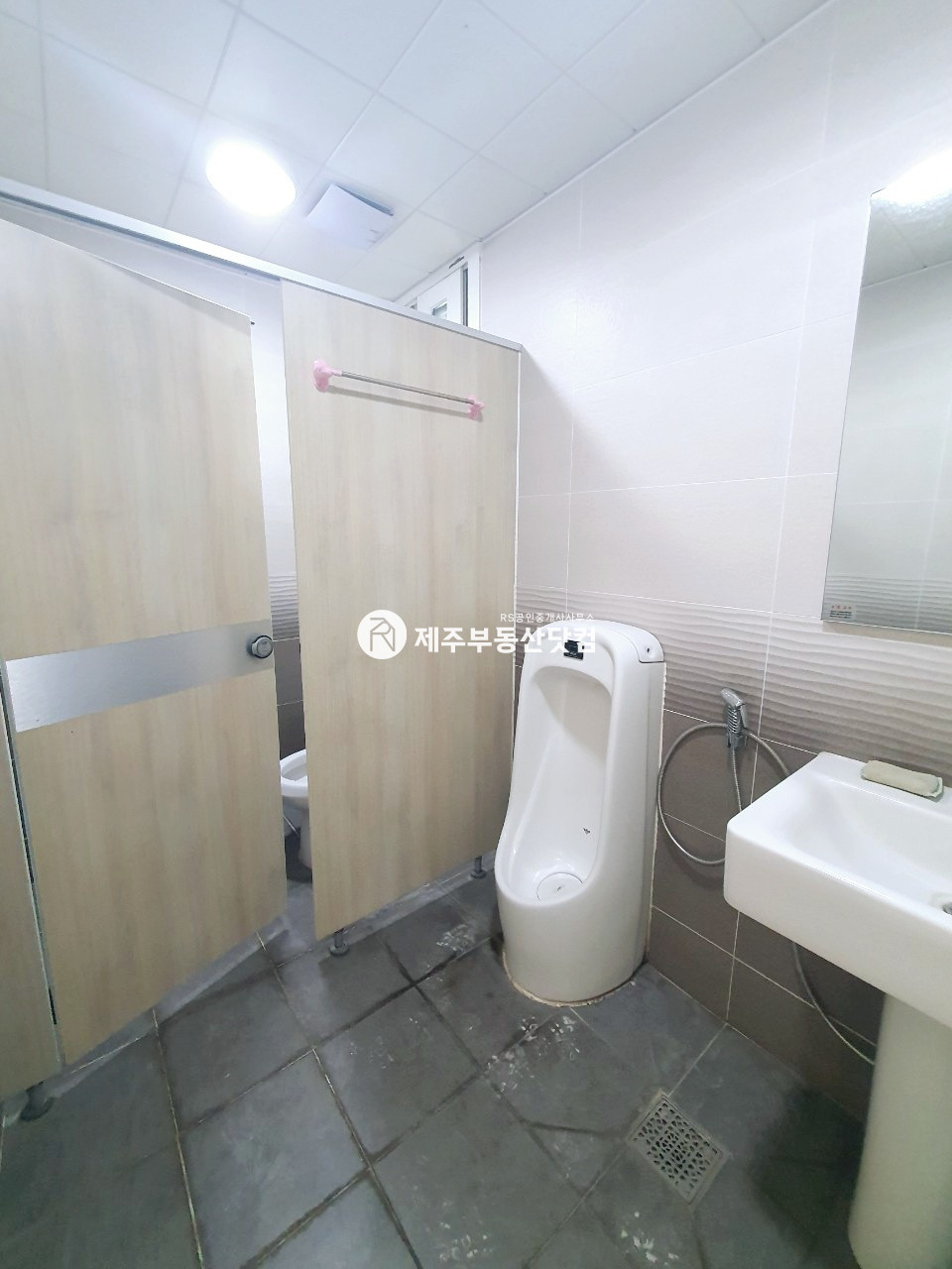제주 제주시 오라삼동 오라삼동/서광로대로변/전면노출/주차최상/1.층 무권리 연세 매물번호 12430 사진 2