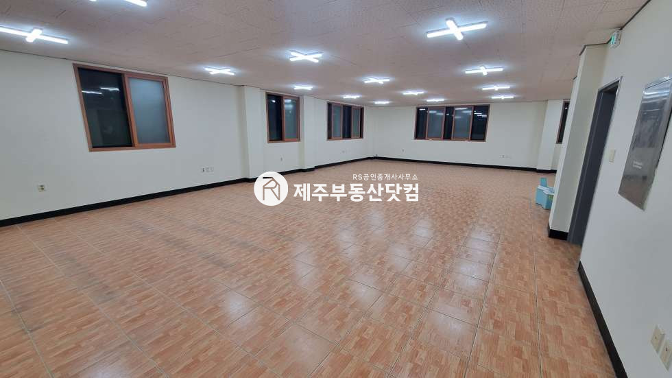 제주 제주시 이도이동 이도이동 /제일중인근 /승천로도로변/2층/기본시설완비/무권리 연세 매물번호 11419 사진 1