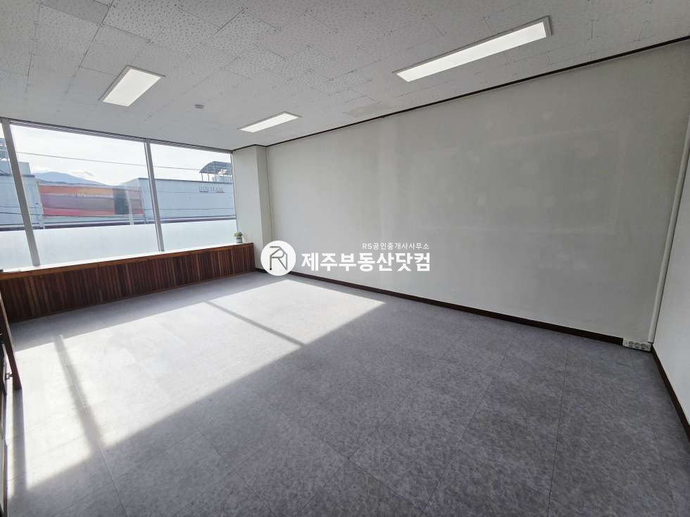 제주 제주시 오라삼동 [오라삼동] 연삼로 대로변/넓은평수/기본시설완비/무권리 연세 매물번호 13045 사진 5