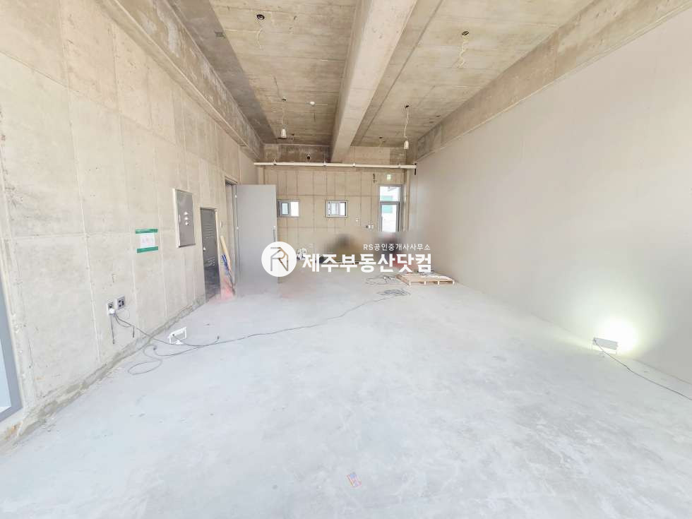 제주 제주시 외도일동 [외도일동] 우정로 메인도로변/크라운마트앞/1층/신축/무권리 연세 매물번호 13362 사진 1