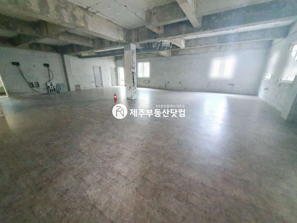 제주 제주시 노형동 노형동/남녕고후문 도로변/전면노출좋은 2층상가/무권리 연세 매물번호 12353 사진 2
