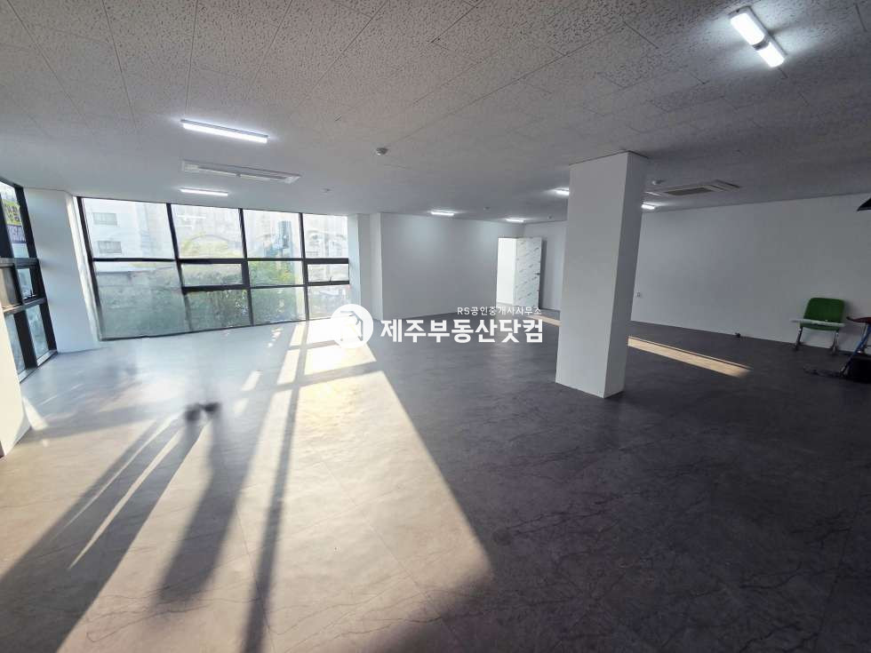 제주 제주시 애월읍 하귀리 애월읍/하귀1리택지내/교차로 도로변/노출최상/2층상가/무권리 연세 매물번호 12663 사진 2