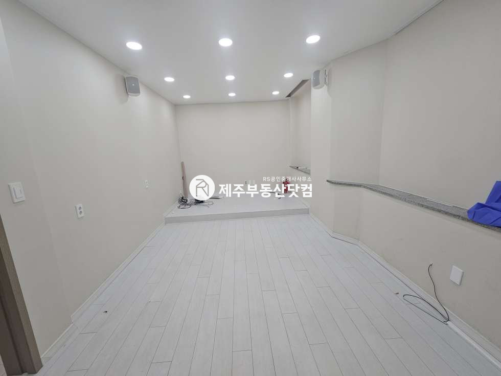 제주 제주시 노형동 {노형동} 노형오거리 도로변/2층/기본시설완비/무권리/평수다양 연세 매물번호 13072 사진 3