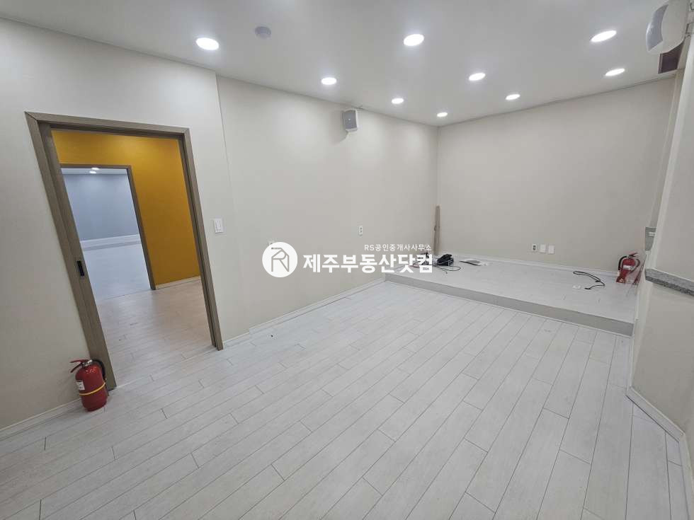 제주 제주시 노형동 {노형동} 노형오거리 도로변/2층/기본시설완비/무권리/평수다양 연세 매물번호 13072 사진 4