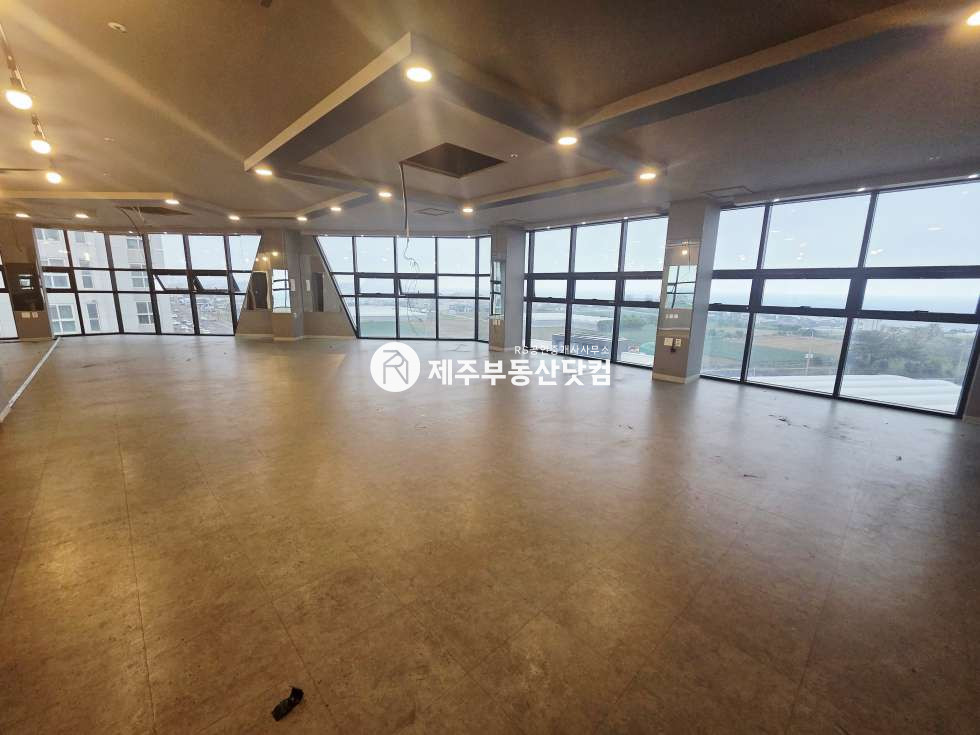 제주 제주시 애월읍 하귀리 [애월읍/하귀1리] 일주서로 대로변/넓은평수/오션뷰/무권리 연세 매물번호 13488 사진 2