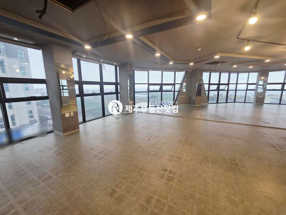 제주 제주시 애월읍 하귀리 [애월읍/하귀1리] 일주서로 대로변/넓은평수/오션뷰/무권리 연세 매물번호 13488 사진 4