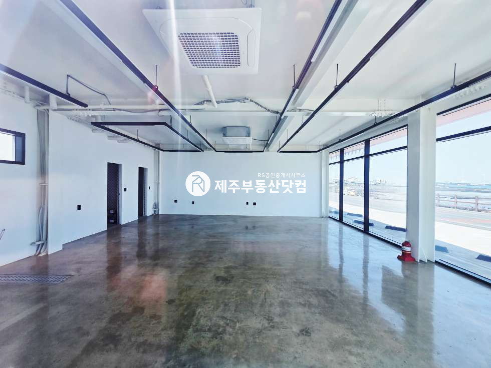 제주 제주시 구좌읍 평대리 [구좌읍/평대리] 평대포구/해안도로/오션뷰/1층/식당가능/무권리 연세 매물번호 13493 사진 1