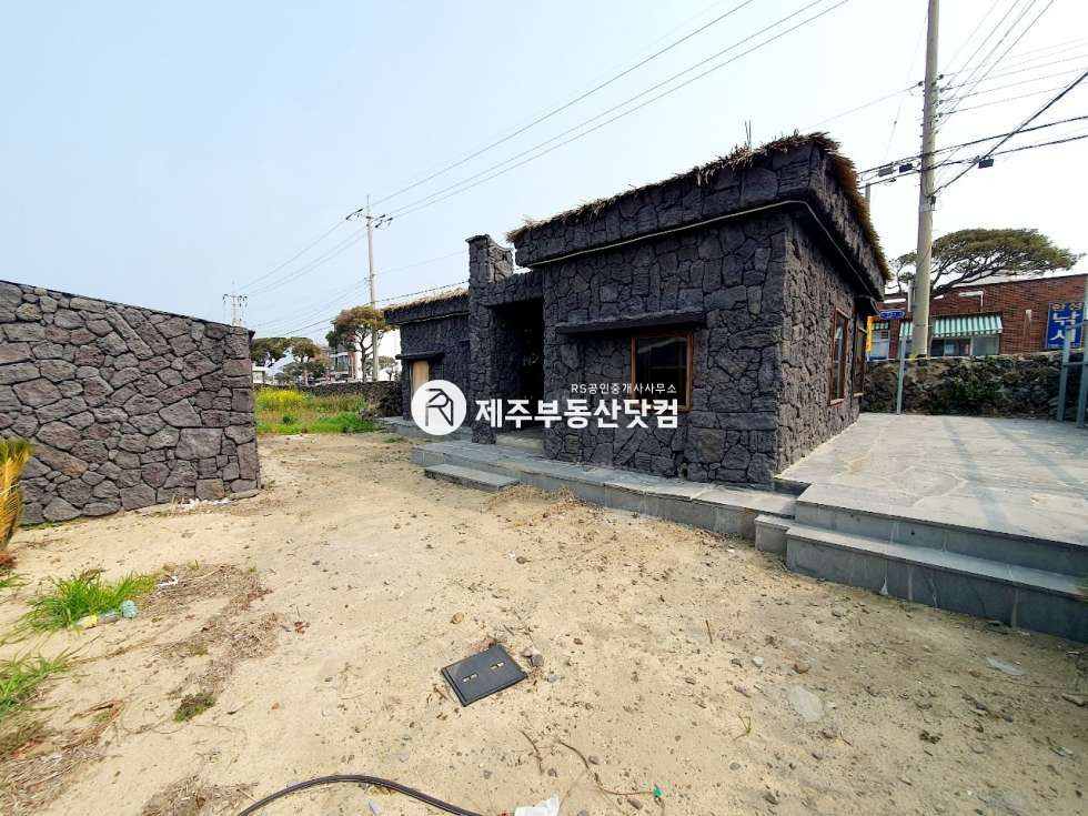 제주 제주시 한림읍 대림리 ﻿한림읍/한림마을내/1층단독/무권리/구옥개조돌담/(리모델링)상가/월세 월세 매물번호 11504 사진 1