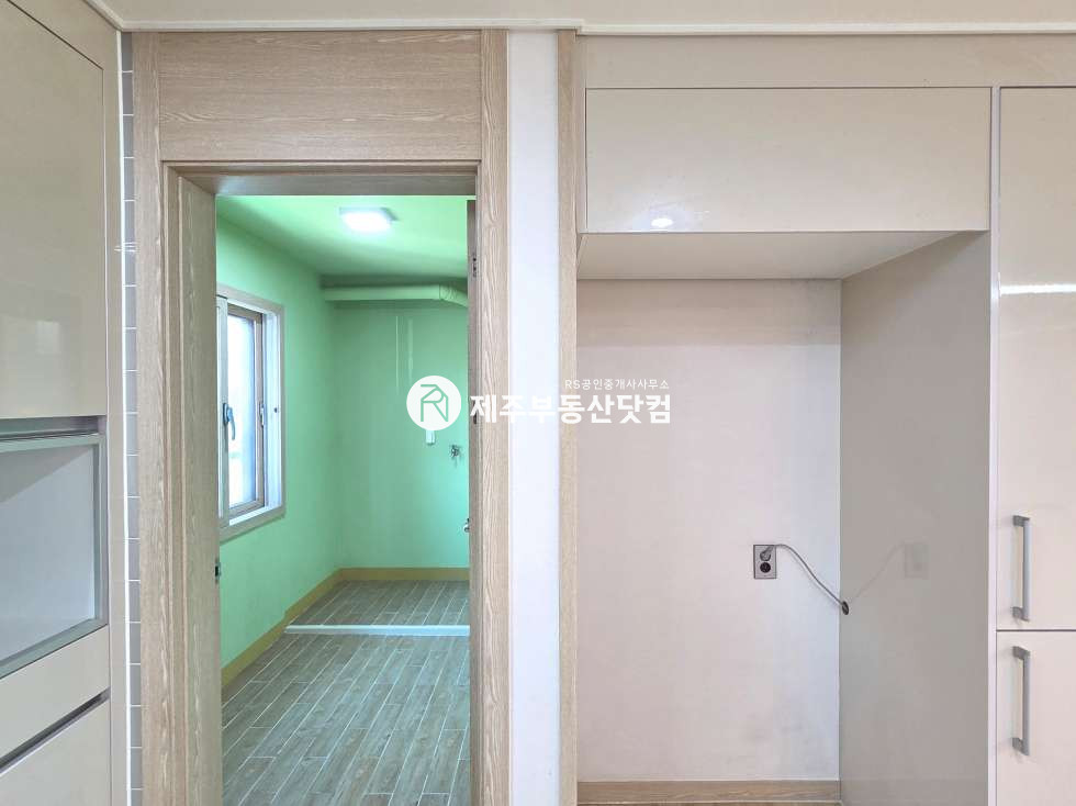제주 제주시 연동 1303-5 (수목썬빌 2차) [연동] 수목원 부근 #깔끔한 1층 연립 #방3화2 #테라스 #지하창고 매매 매물번호 13510 사진 12