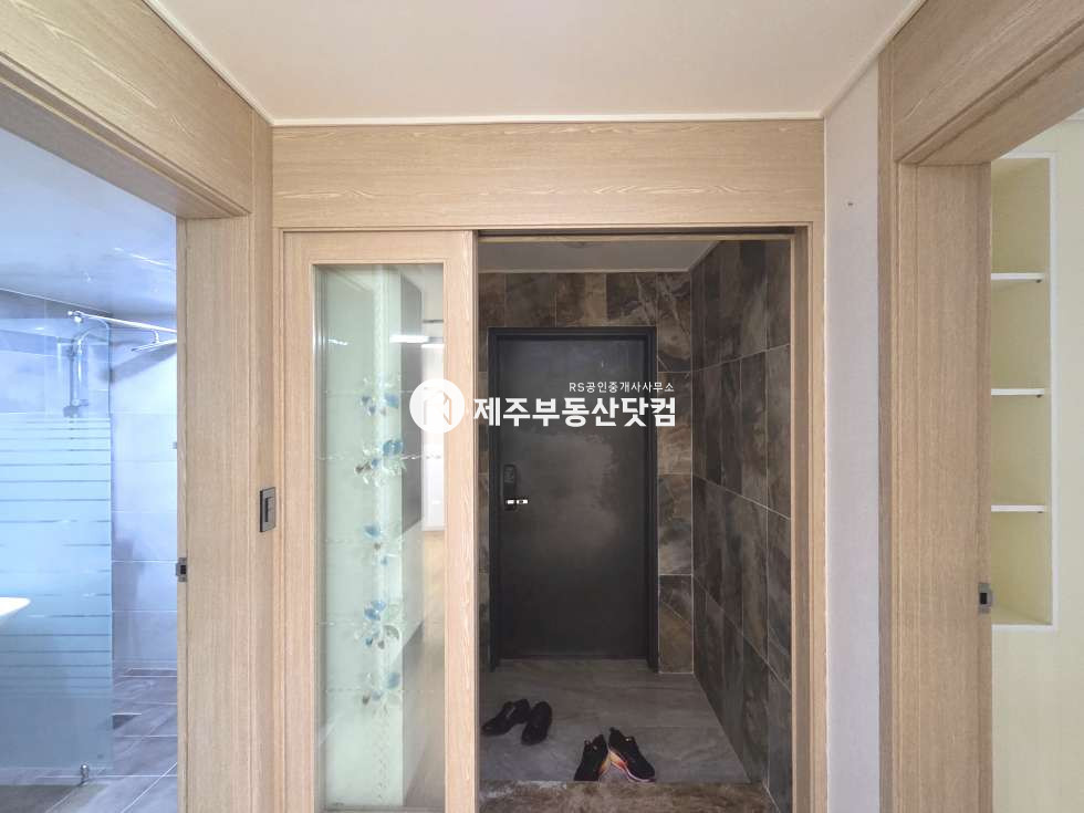 제주 제주시 연동 1303-5 (수목썬빌 2차) [연동] 수목원 부근 #깔끔한 1층 연립 #방3화2 #테라스 #지하창고 매매 매물번호 13510 사진 15