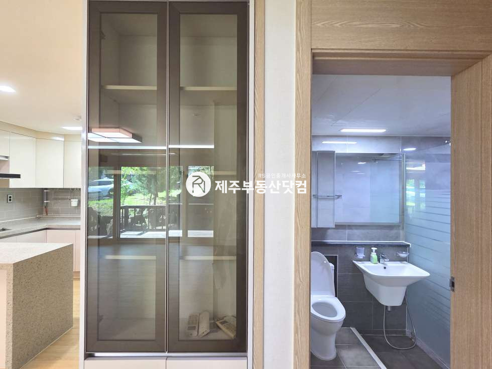 제주 제주시 연동 1303-5 (수목썬빌 2차) [연동] 수목원 부근 #깔끔한 1층 연립 #방3화2 #테라스 #지하창고 매매 매물번호 13510 사진 16