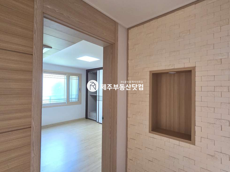 제주 제주시 연동 1303-5 (수목썬빌 2차) [연동] 수목원 부근 #깔끔한 1층 연립 #방3화2 #테라스 #지하창고 매매 매물번호 13510 사진 19