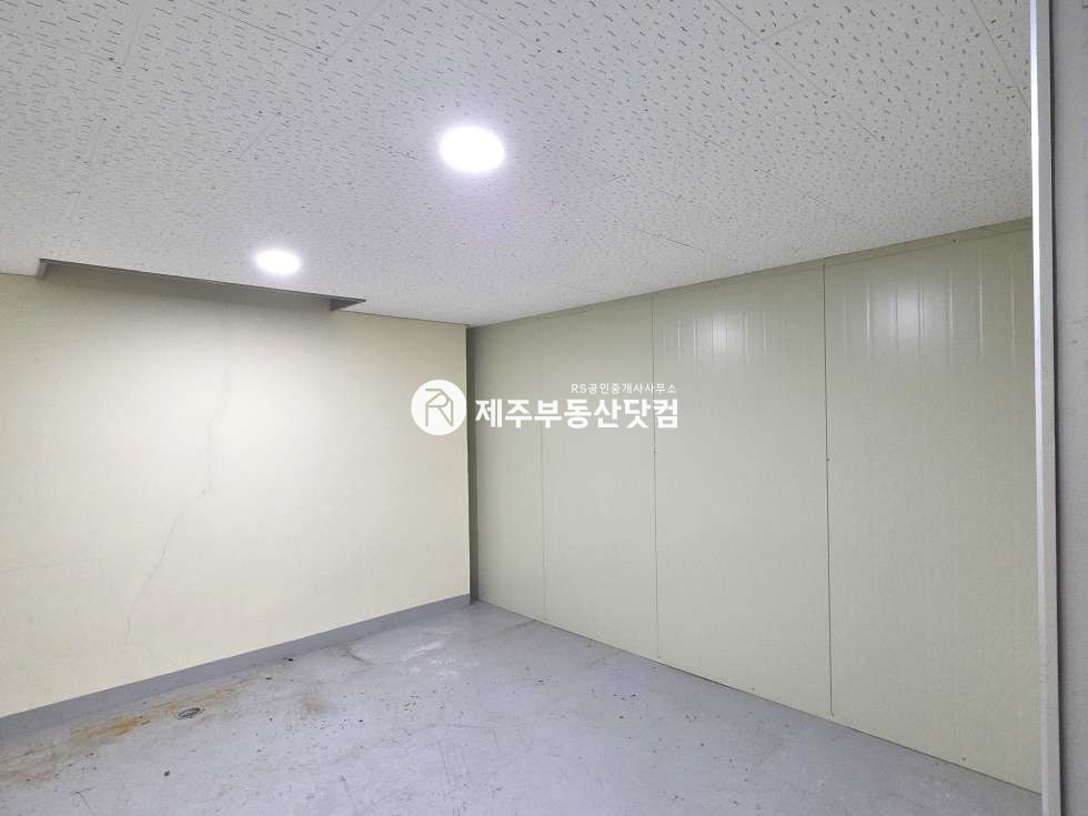 제주 제주시 연동 1303-5 (수목썬빌 2차) [연동] 수목원 부근 #깔끔한 1층 연립 #방3화2 #테라스 #지하창고 매매 매물번호 13510 사진 23