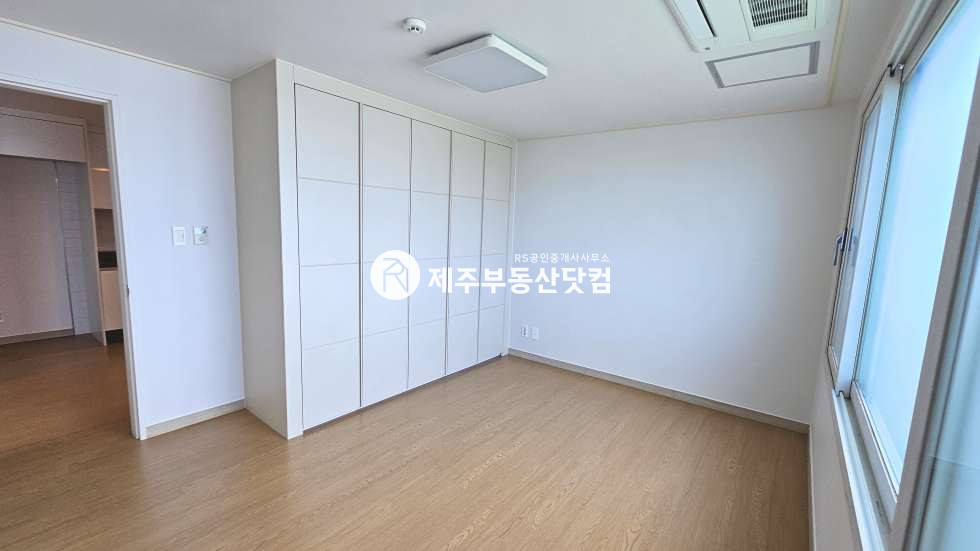 제주 제주시 조천읍 신촌리 658 (신촌에덴빌리지) 101동 [조천읍 신촌리] 에덴빌리지 #탑층 넓은거실+주방 #분리형 원룸 #급매 매매 매물번호 13038 사진 5