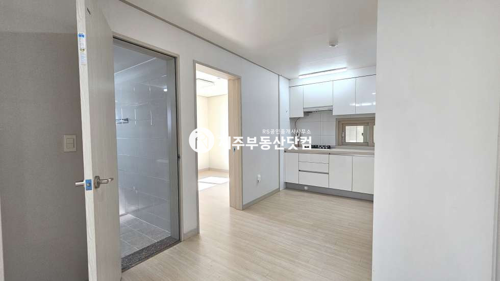제주 제주시 삼도일동 565-9 [삼도일동] 서사라사거리 부근 #성은하이빌 #깔끔한 투룸 오피스텔 #방2화2 매매 매물번호 13546 사진 3