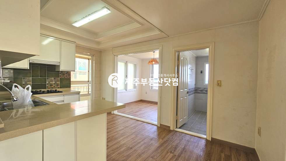 제주 제주시 구좌읍 김녕리 1637-1 (신원빌라) [구좌읍 김녕리] 김녕초 부근 #급매 #오션뷰 깔끔한 3룸 다세대 #방3화1 매매 매물번호 13556 사진 3