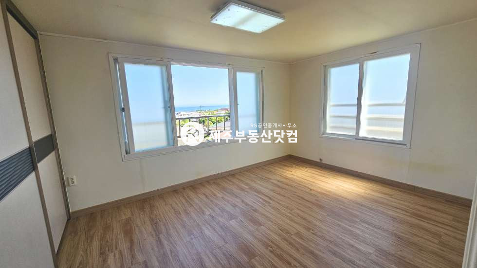 제주 제주시 구좌읍 김녕리 1637-1 (신원빌라) [구좌읍 김녕리] 김녕초 부근 #급매 #오션뷰 깔끔한 3룸 다세대 #방3화1 매매 매물번호 13556 사진 5