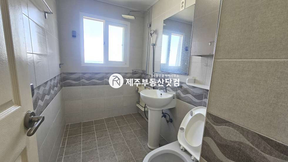 제주 제주시 구좌읍 김녕리 1637-1 (신원빌라) [구좌읍 김녕리] 김녕초 부근 #급매 #오션뷰 깔끔한 3룸 다세대 #방3화1 매매 매물번호 13556 사진 13
