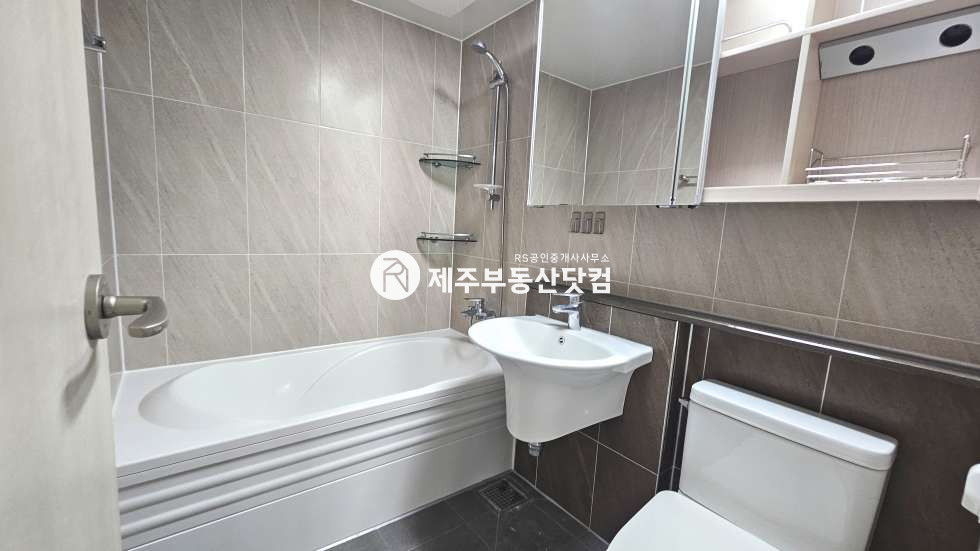 제주 제주시 도련일동 2874 109동 [도련일동] 도련신일해피트리 #109동 저층 연세 #방3화2 매매 매물번호 13562 사진 12